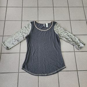 Juniors Size Small BKE Buckle Gray Shirt Silver Sequin Sleeves